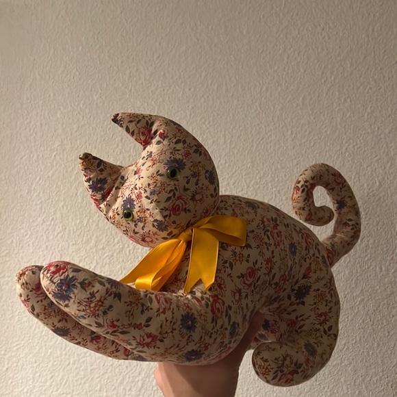 SOLD- Vintage Fabric Cat Floral - Picture 1 of 5